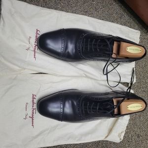 LIKE NEW Salvatore Ferragamo 7.5 2E Black Oxfords.